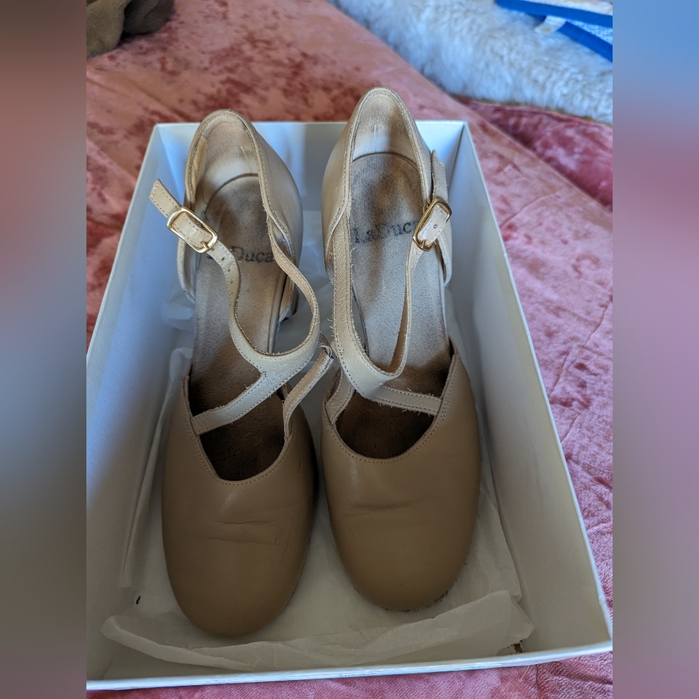 Elegant Tan Women's Shoes Laduca
